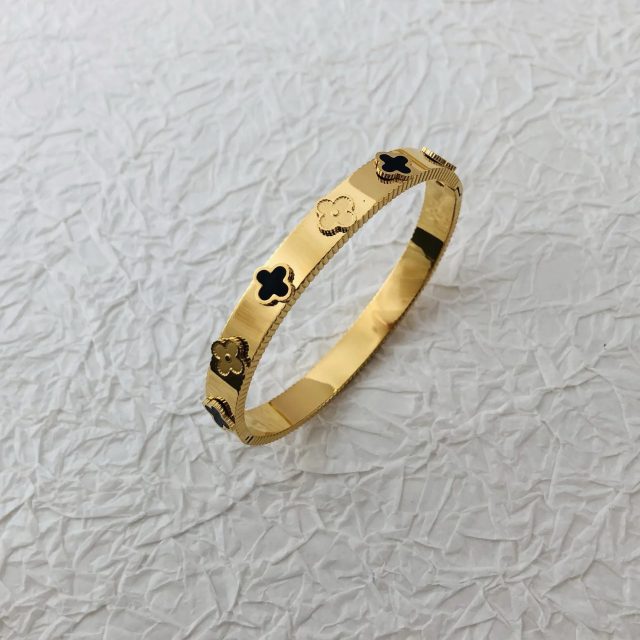 Golden Clover Charm Bangle