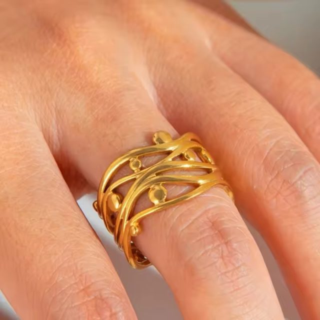 Twisted Wave Shaped Adjustable Ring - Image 2