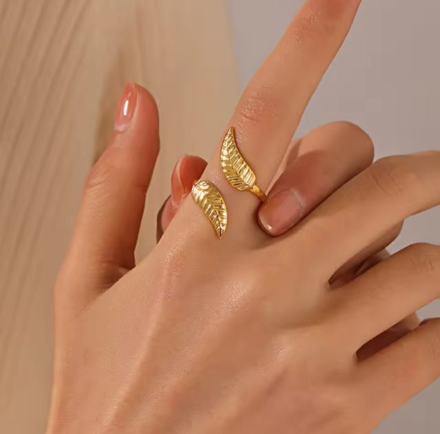 Classy Leaves Adjustable Finger Ring