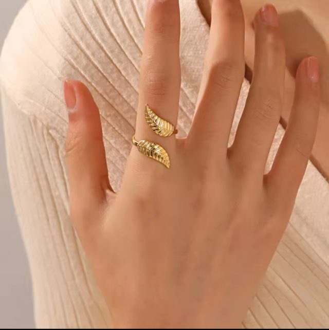 Classy Leaves Adjustable Finger Ring - Image 2