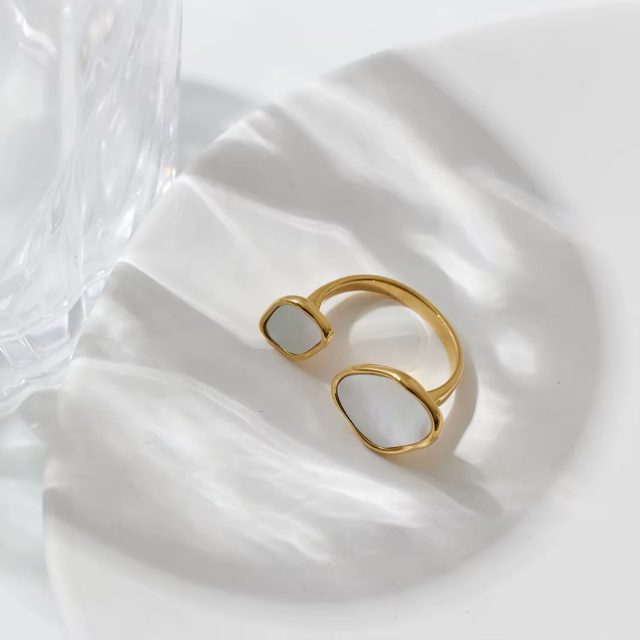 White Disconnected Shell Ring Adjustable - Image 2