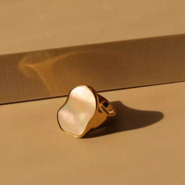 Irregular Shell Vintage Ring SiZe - Image 2