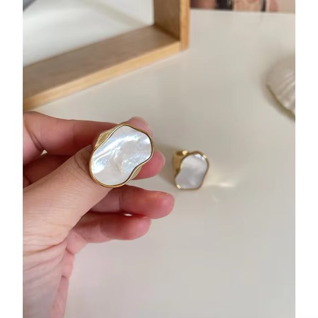 Irregular Shell Vintage Ring SiZe