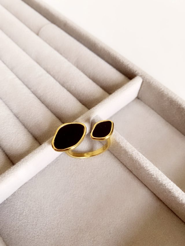 Black Disconnected Shell Ring Adjustable - Image 2