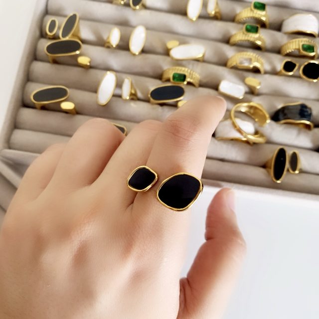 Black Disconnected Shell Ring Adjustable - Image 3